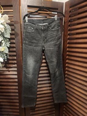 Levi's Straight Leg Jeans in Washed Black